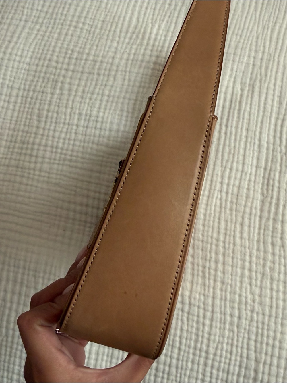 Saint Laurent Tan Leather Shoulder Bag with Gold YSL Hardware - Picture 5 of 10